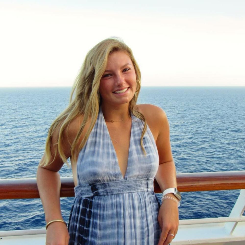 Meet your Posher, Raegan